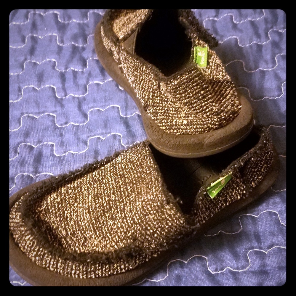 Toddler size 8 Sanuks
